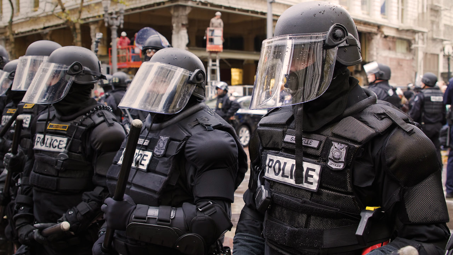 if-cops-understood-crowd-psychology-they-d-tone-down-the-riot-gear